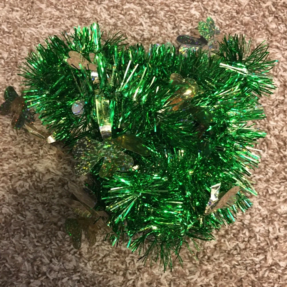 🍀 Green Garland
